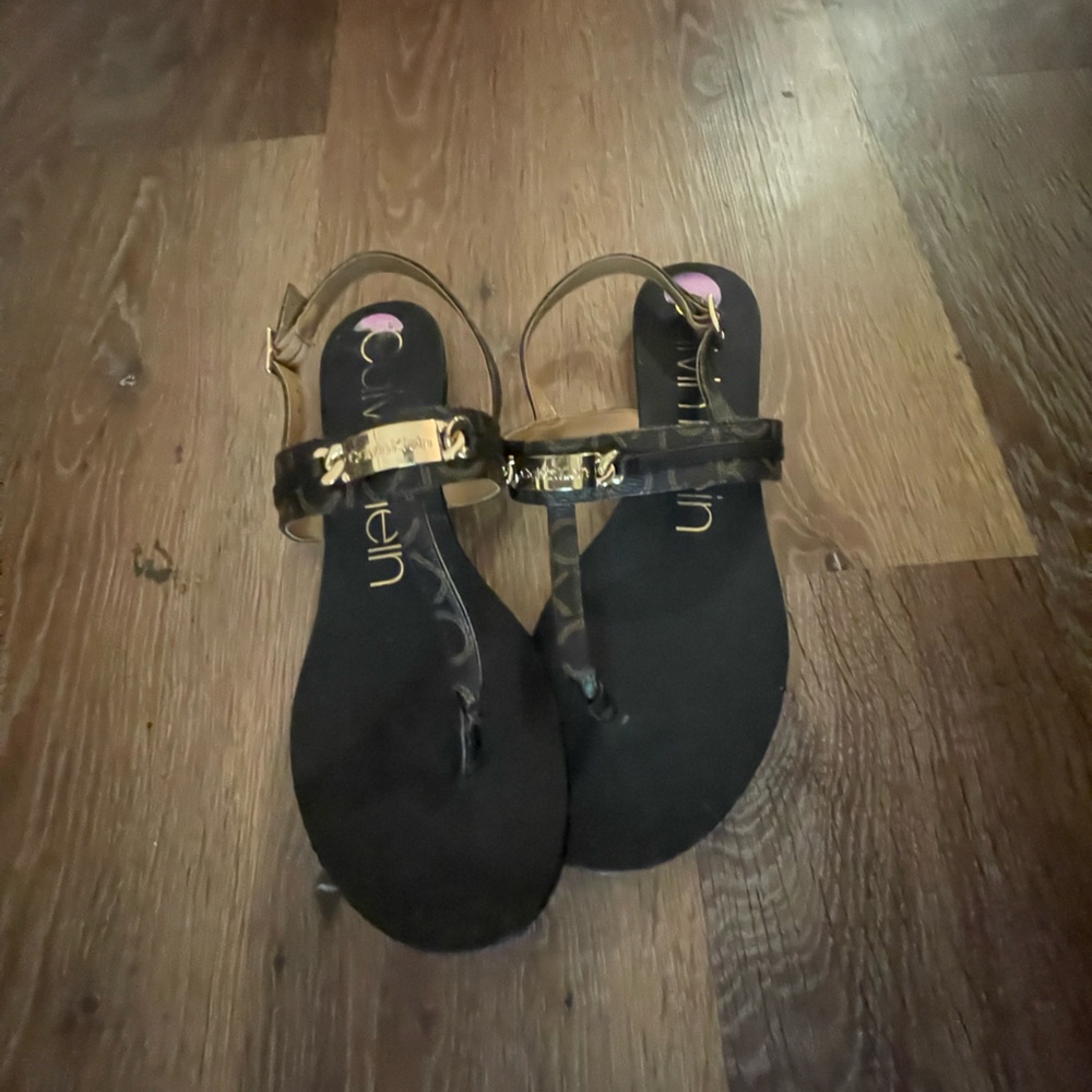 Calvin Size 8 sandals